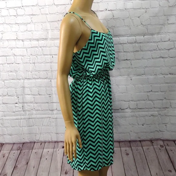 Women's Miami size Large black & mint green Chevron print sleeveless dress - Picture 4 of 8